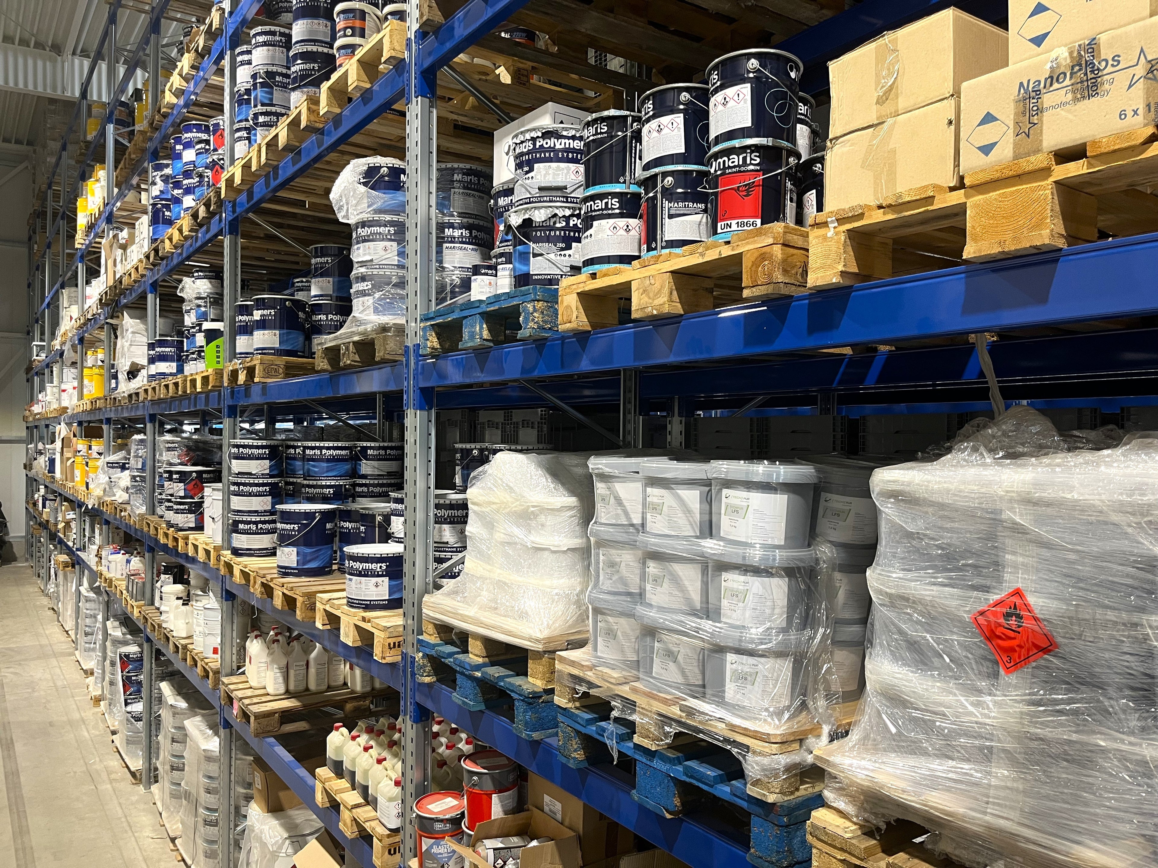 Baustoff Lager mit Produkten